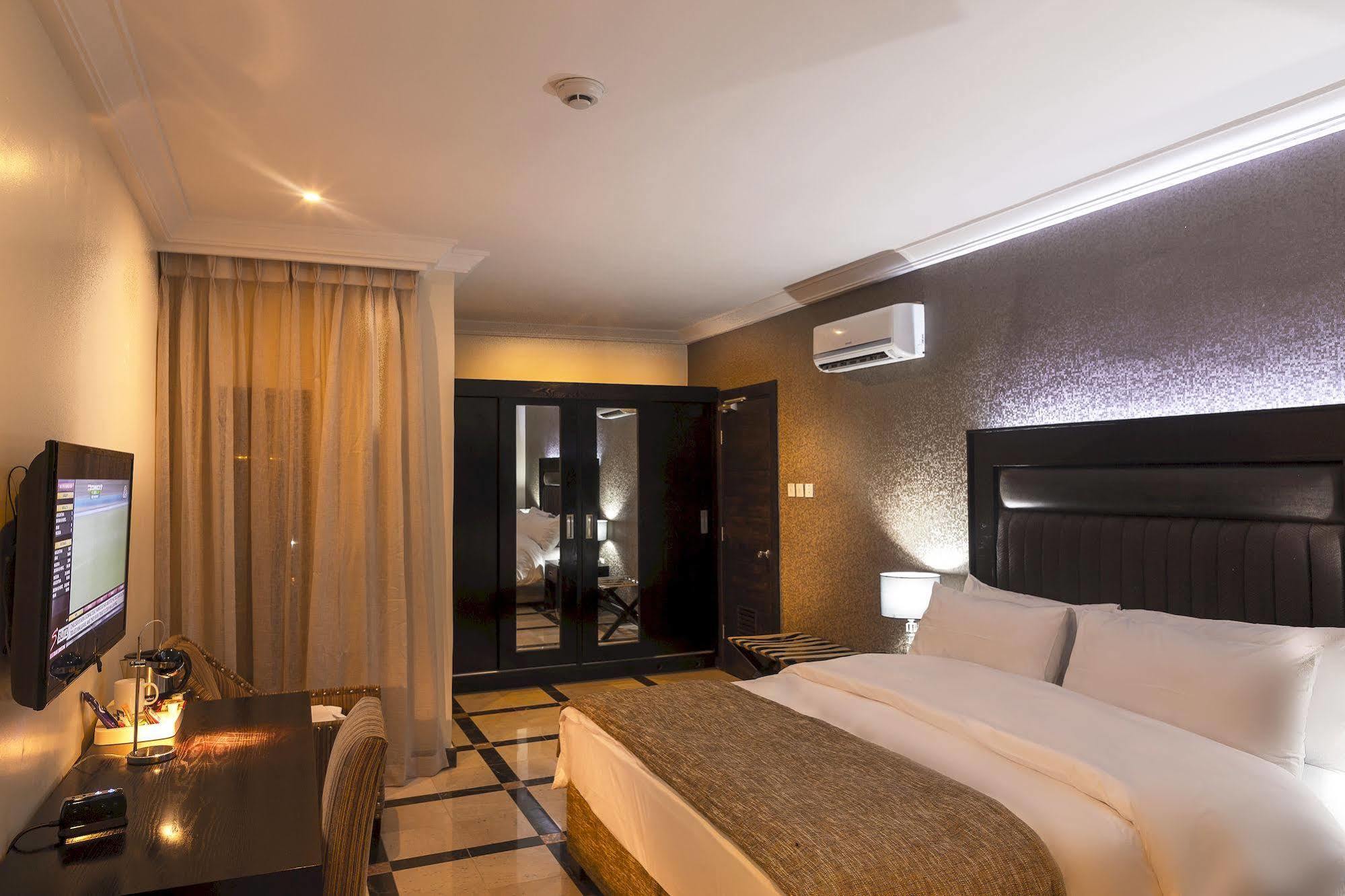 Quo Vadis Hotel Abuja Exterior foto