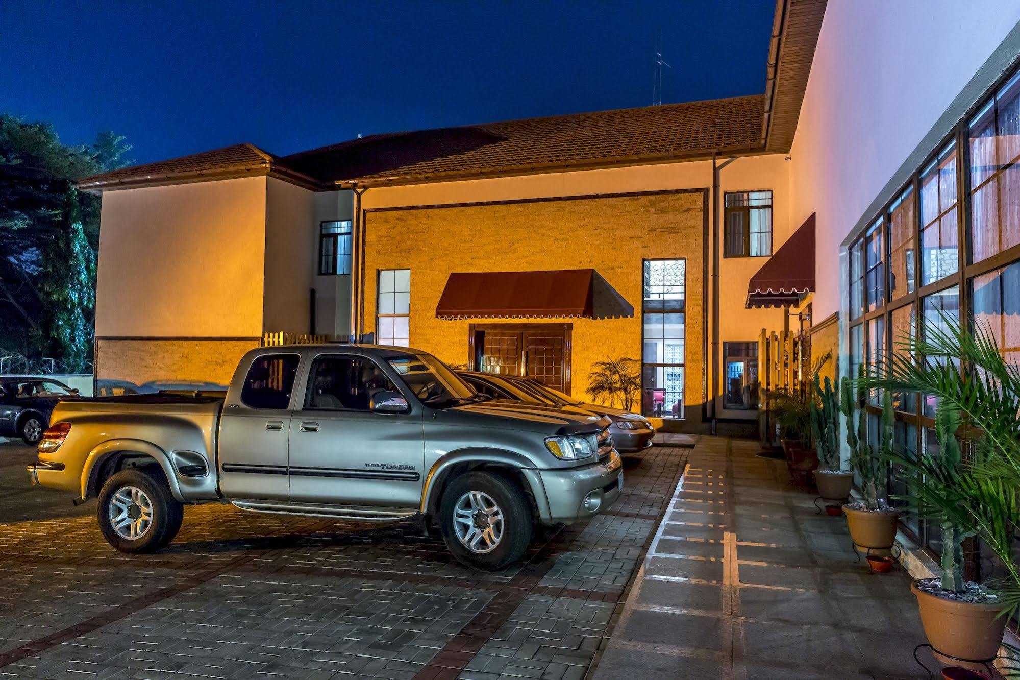 Quo Vadis Hotel Abuja Exterior foto